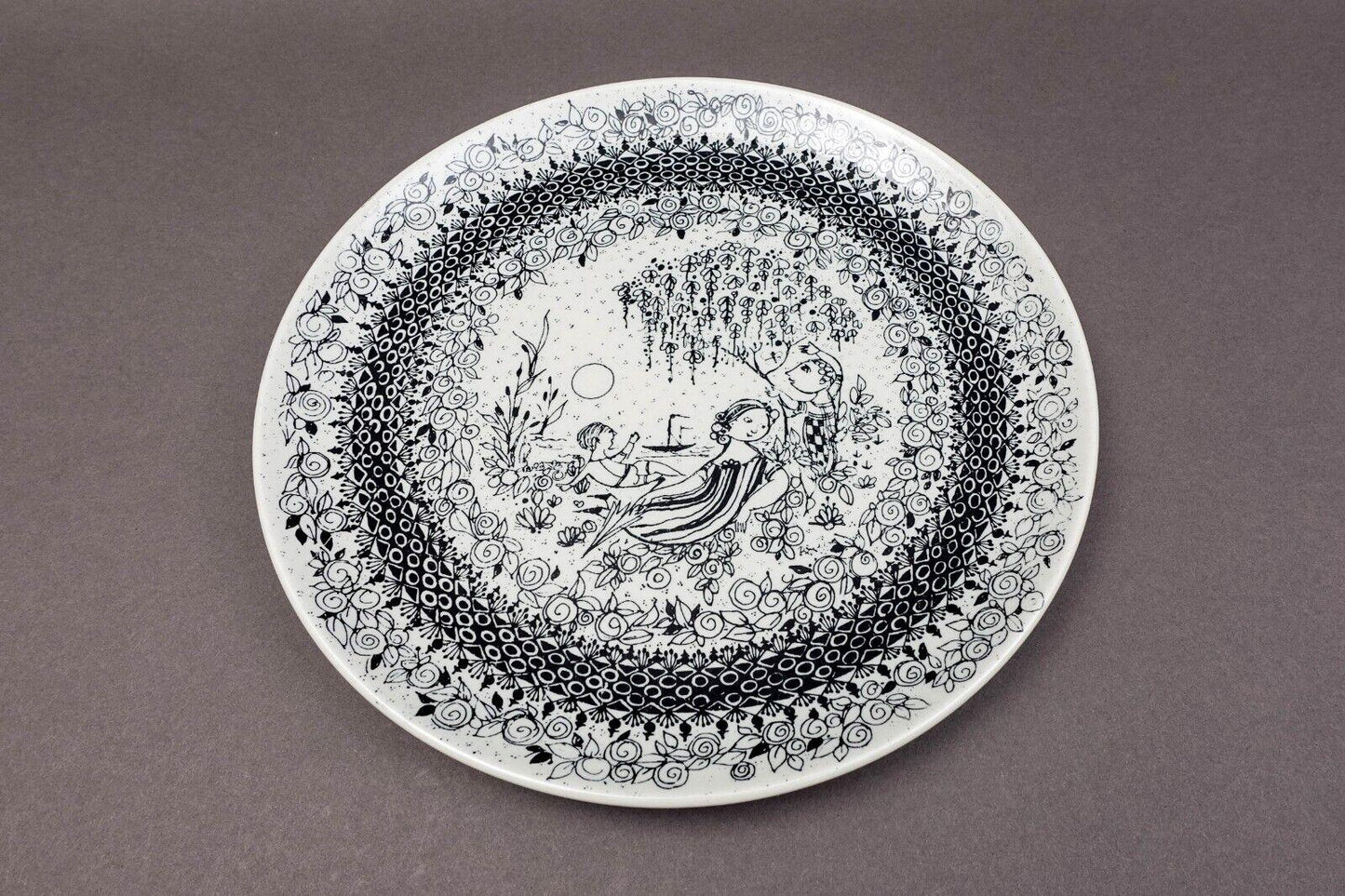 Nymolle Denmark Bjorn Wiinblad  Ararstiderne Sreasons Summer 10 5/8" Plate