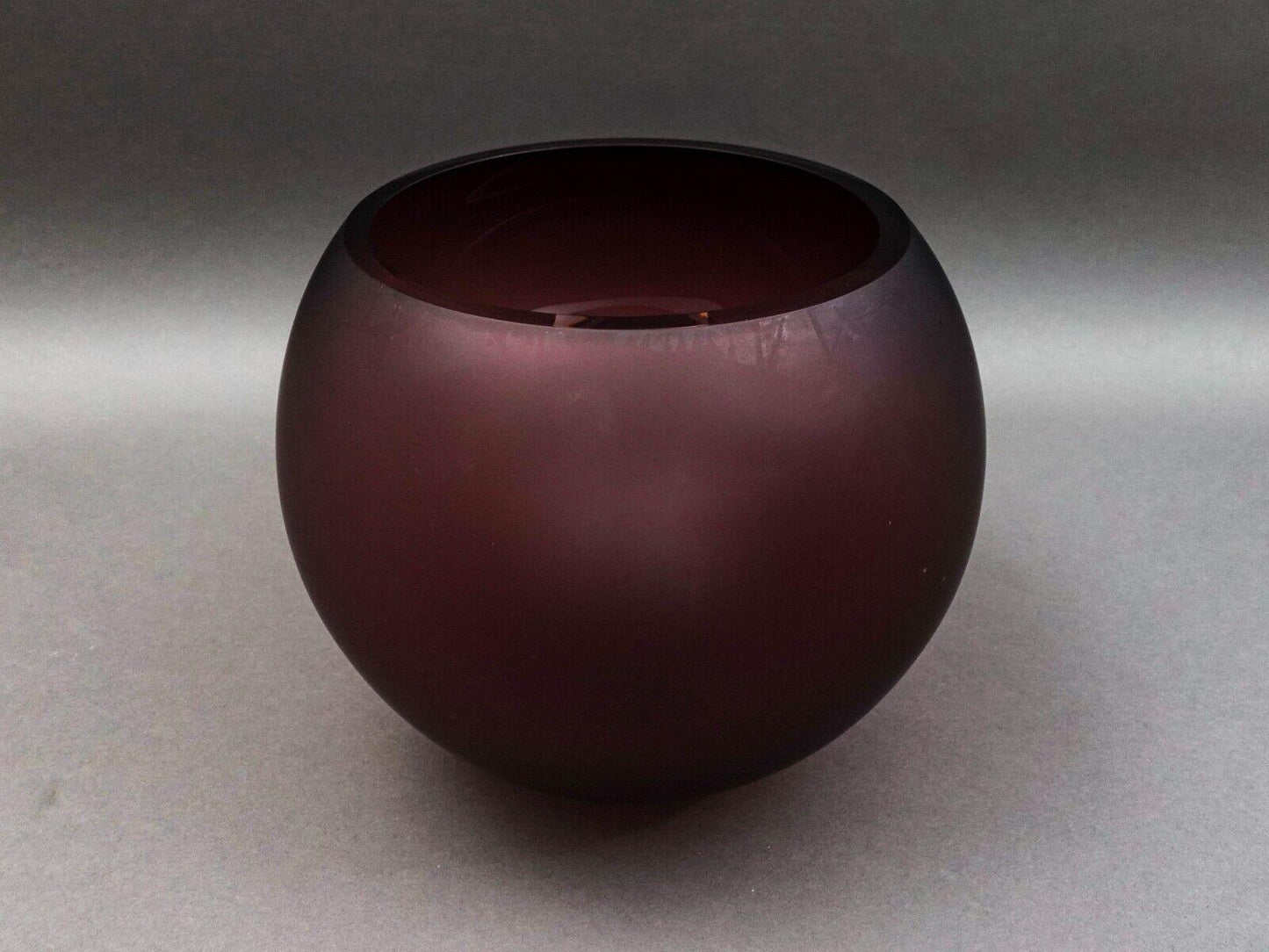 Movado Crystal Signed Amethyst Satin Art Glass Centerpiece Bowl Vase 8"
