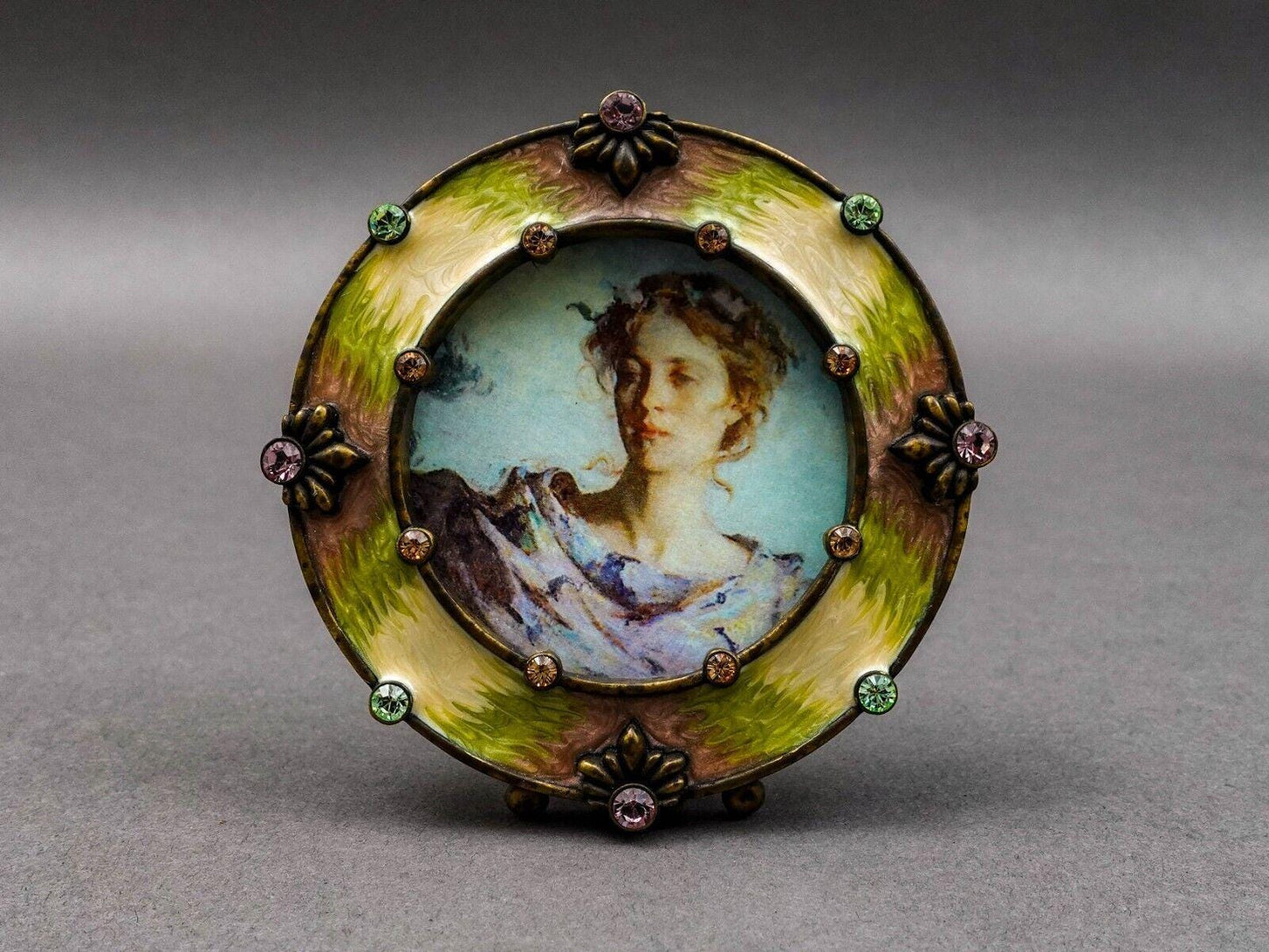 Jay Strongwater Swarovski Crystals Enameled Round MIni Photo Picture Frame 3"