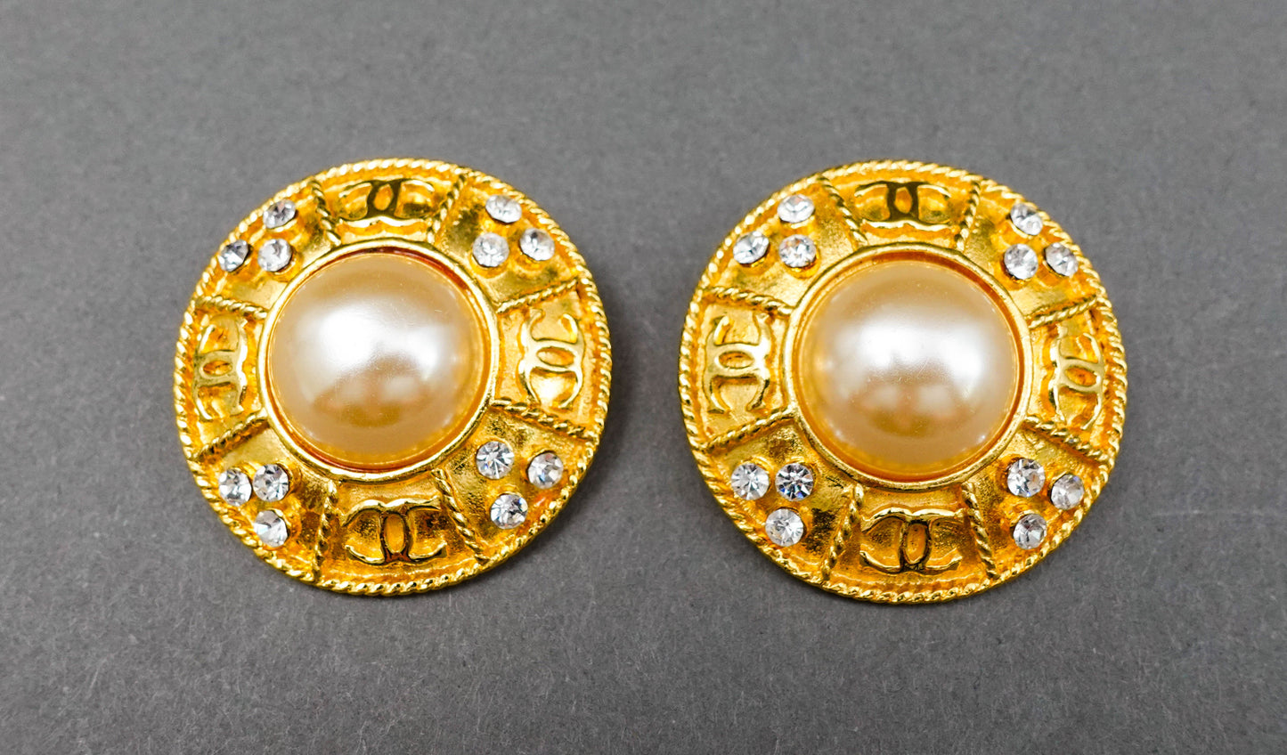 Chanel Vintage CC Logo Round Gold Tone Faux Mabe Pearl Rhinestone Clip Earrings