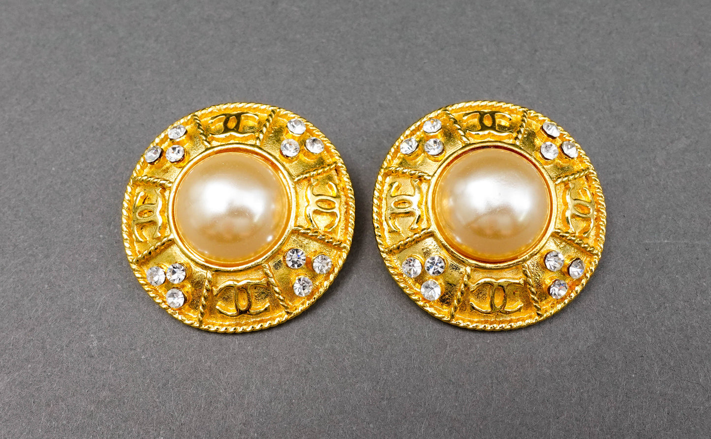 Chanel Vintage CC Logo Round Gold Tone Faux Mabe Pearl Rhinestone Clip Earrings