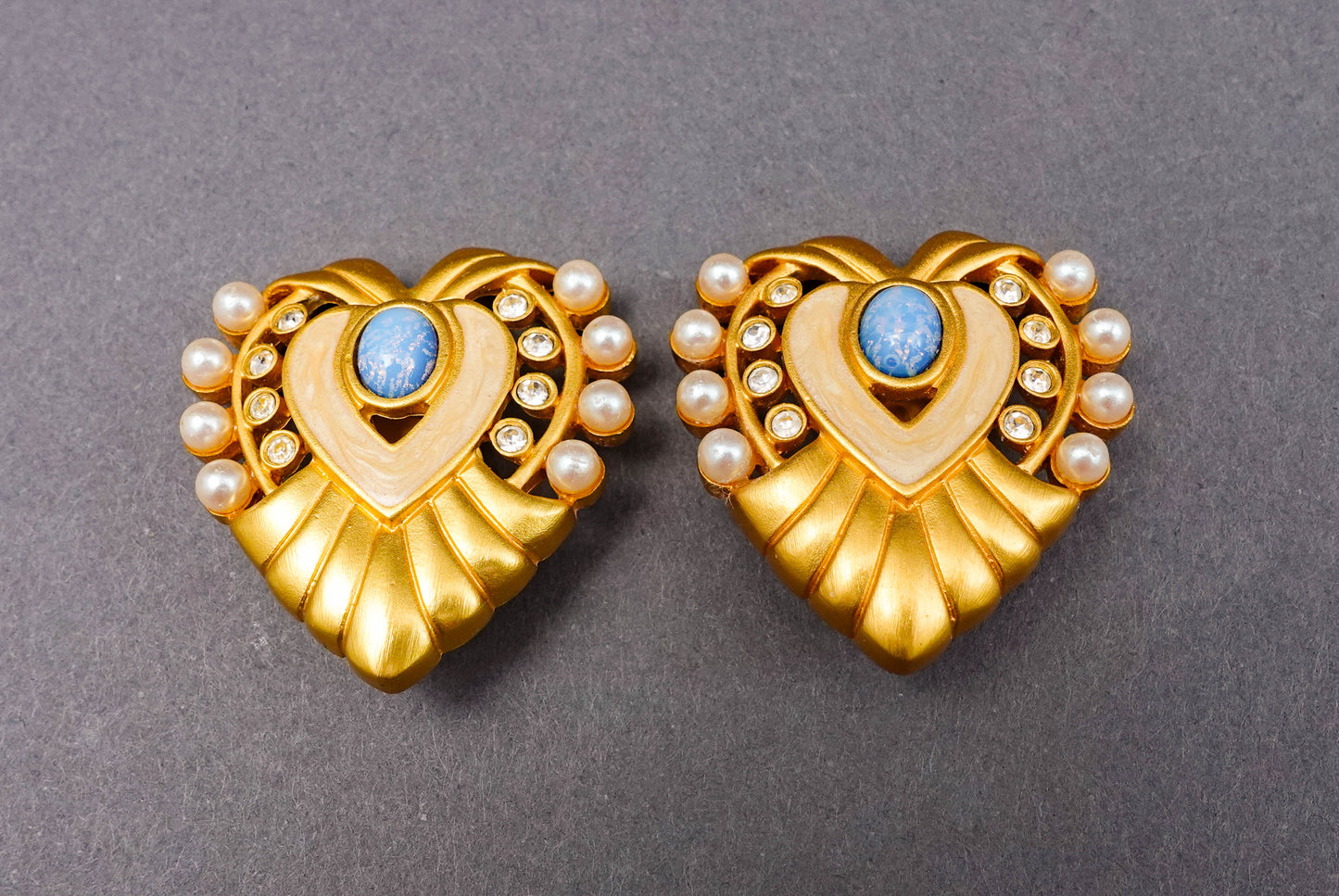 Elizabeth Taylor Avon Vintage Heart Of Hollywood Gold Tone Pearls Clip Earrings