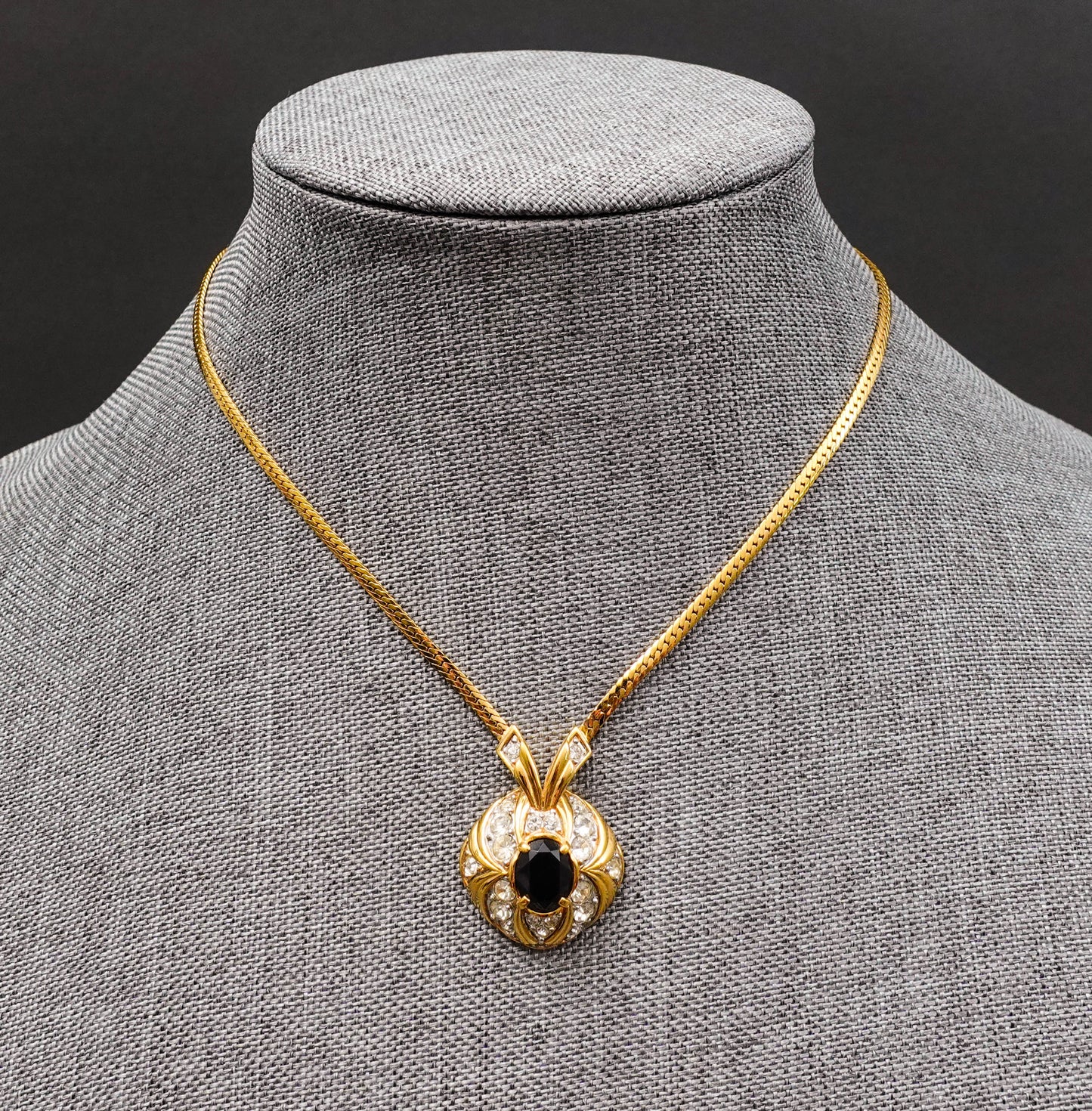 Nina Ricci Vintage Faux Onyx Rhinestone Gold Tone Herringbone Chain Necklace