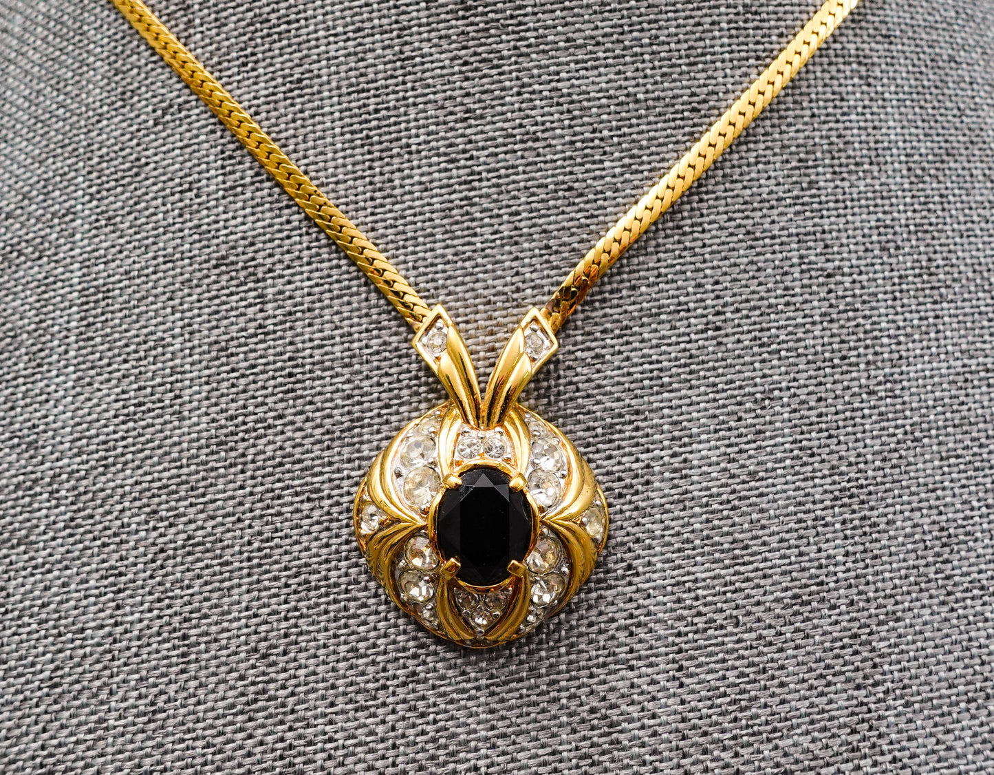 Nina Ricci Vintage Faux Onyx Rhinestone Gold Tone Herringbone Chain Necklace