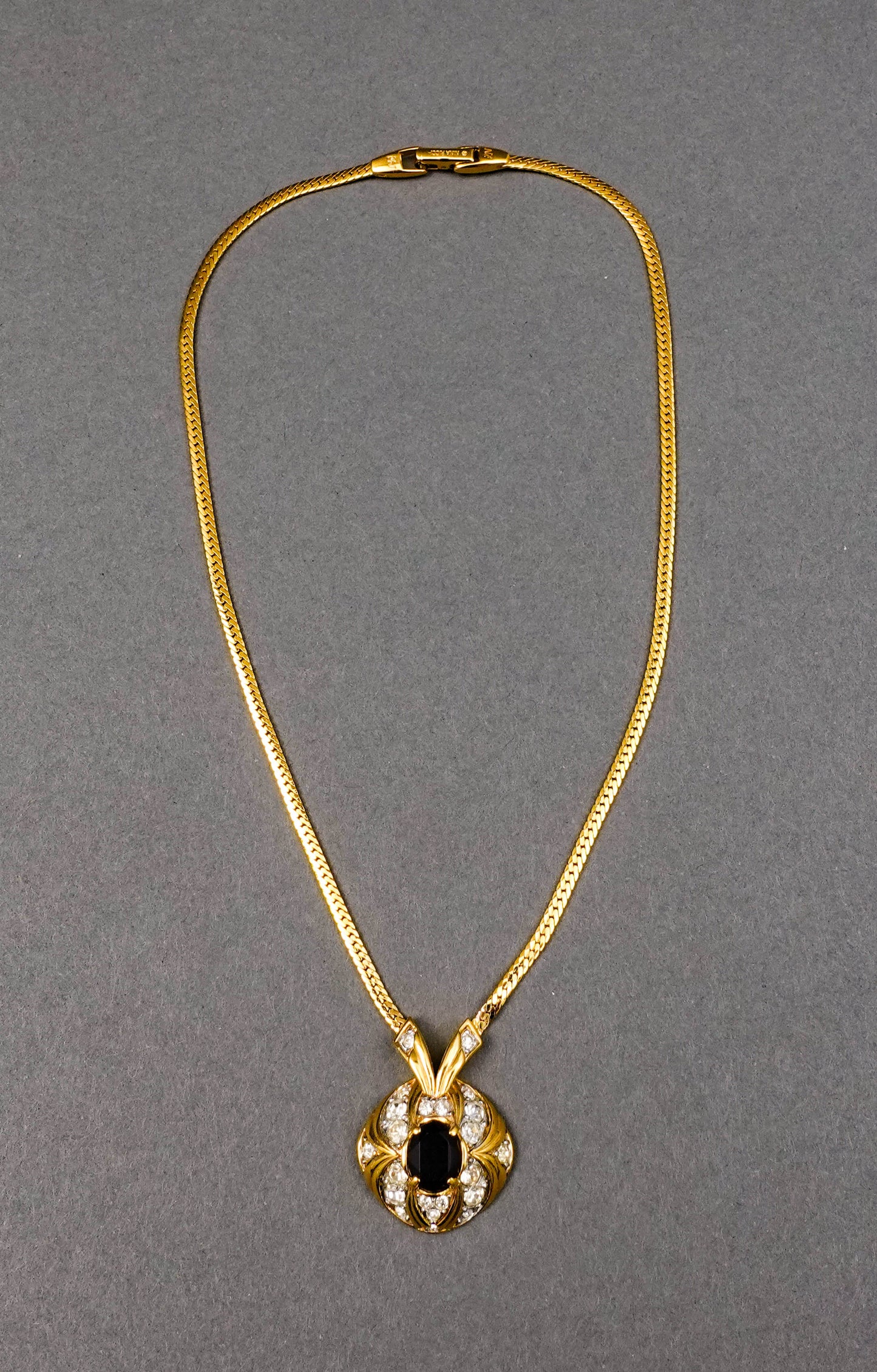 Nina Ricci Vintage Faux Onyx Rhinestone Gold Tone Herringbone Chain Necklace