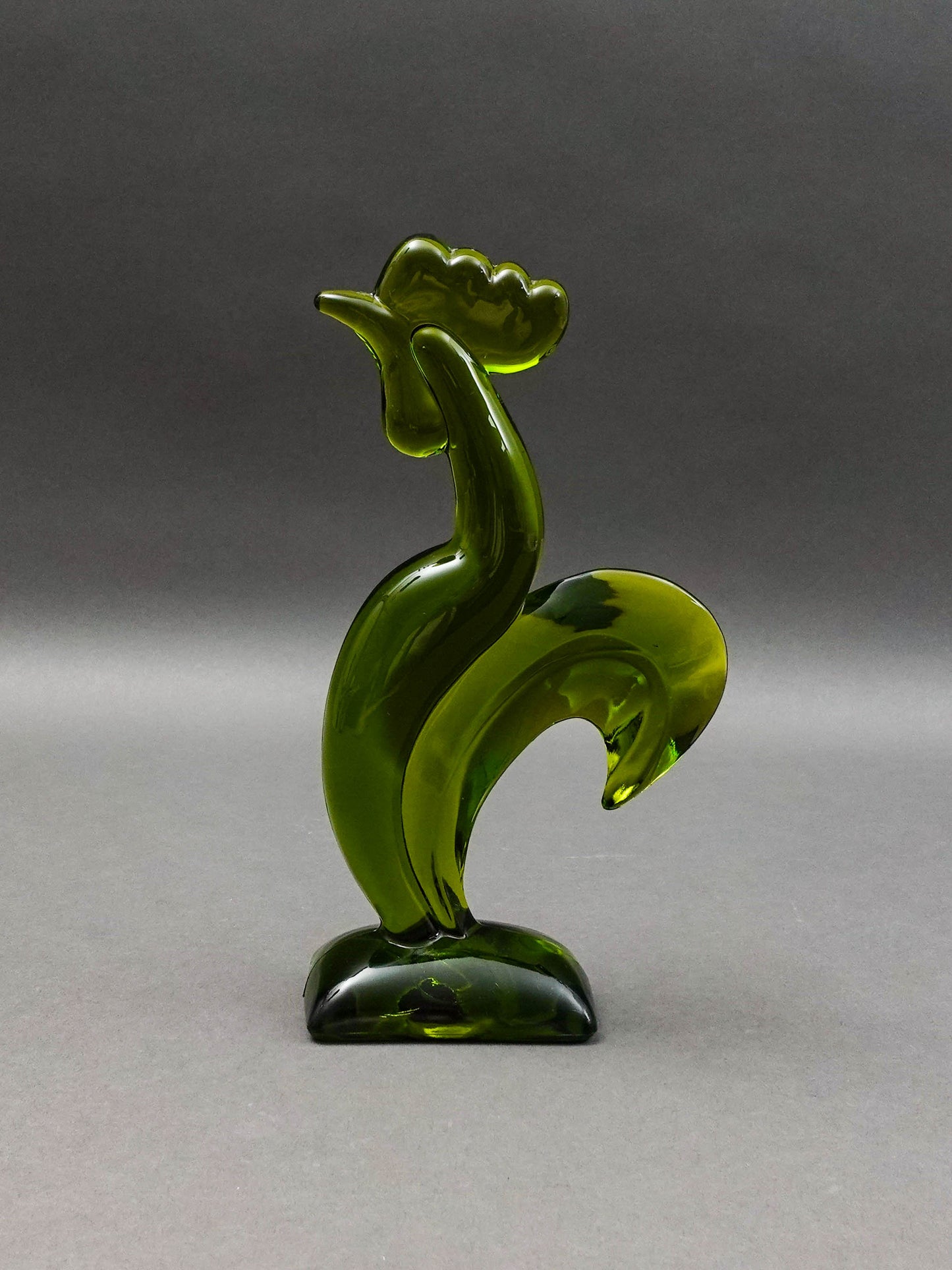 Viking Glass Epic Line Avocado Green Kellogg Rooster Sculpture 9 1/2"