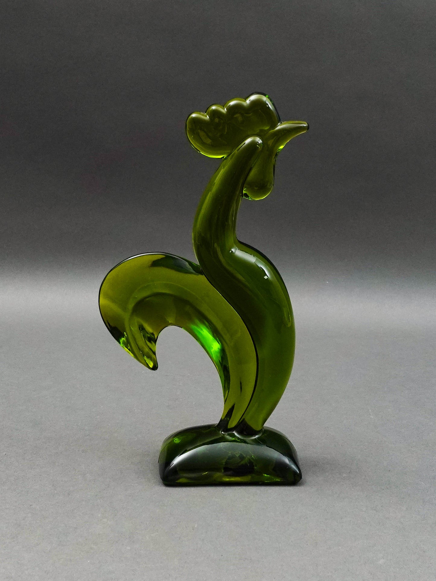 Viking Glass Epic Line Avocado Green Kellogg Rooster Sculpture 9 1/2"