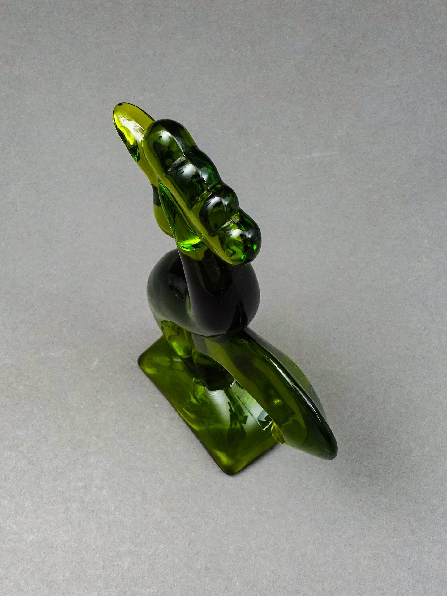 Viking Glass Epic Line Avocado Green Kellogg Rooster Sculpture 9 1/2"