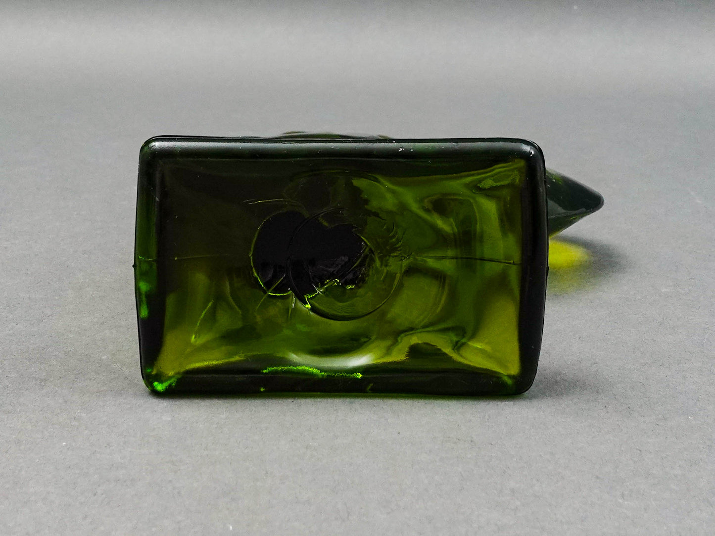 Viking Glass Epic Line Avocado Green Kellogg Rooster Sculpture 9 1/2"
