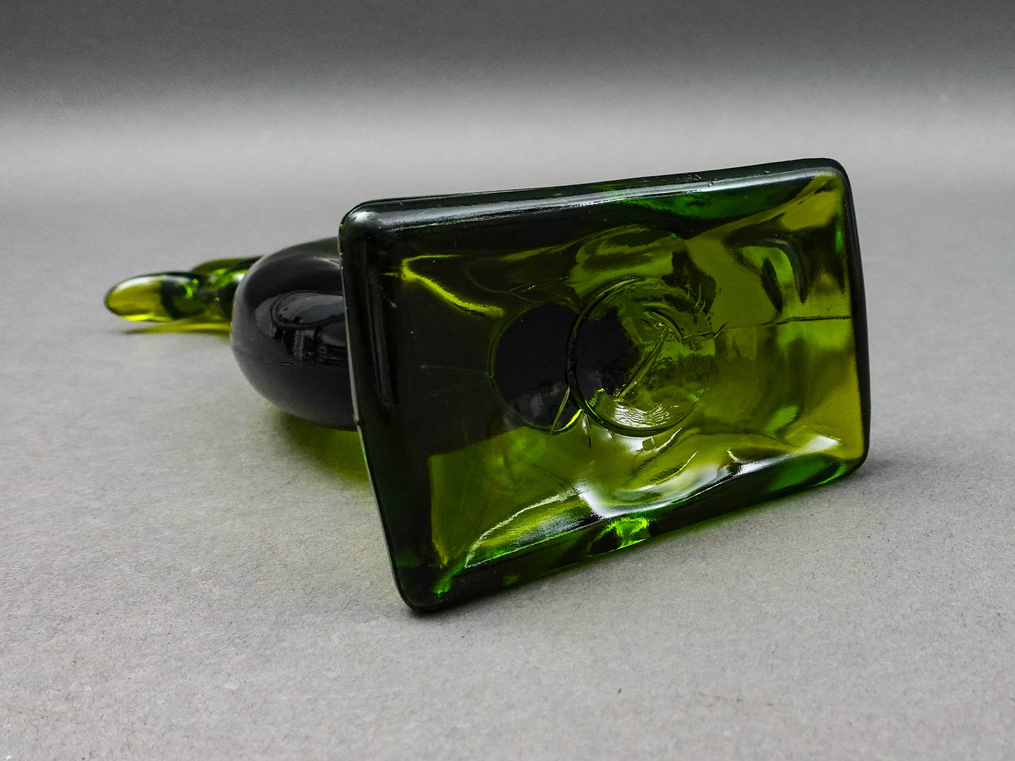 Viking Glass Epic Line Avocado Green Kellogg Rooster Sculpture 9 1/2"