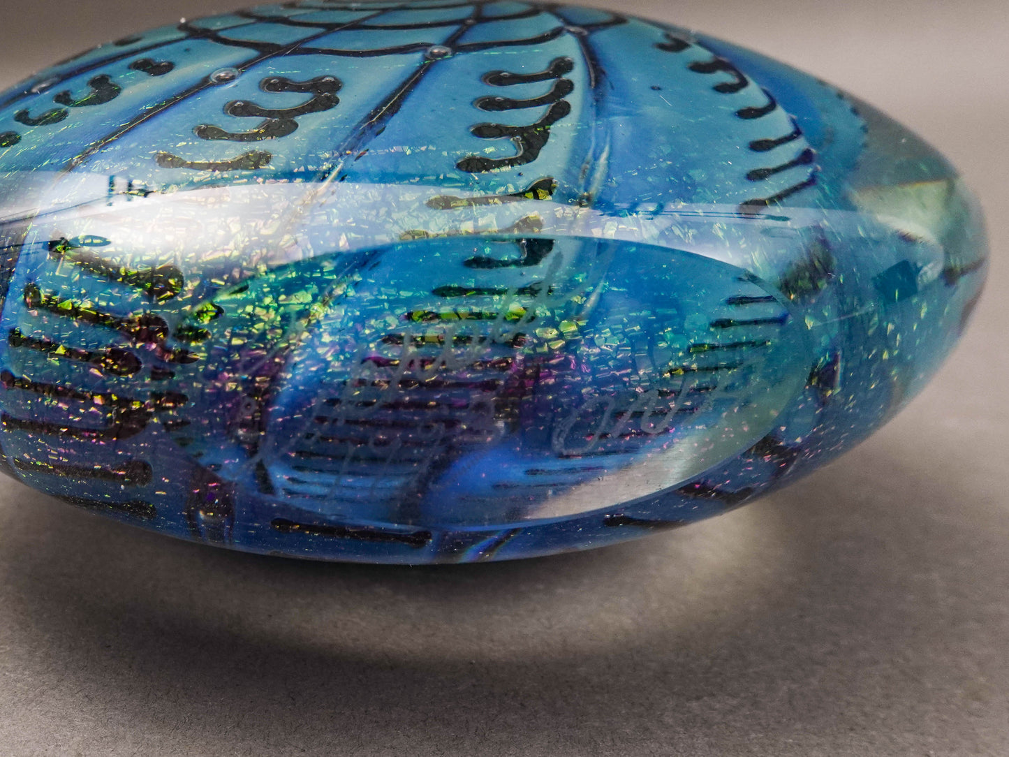 Robert Eickholt 1993 DNA Abstract Dichroic Iridescent Swirl Paperweight (Read)