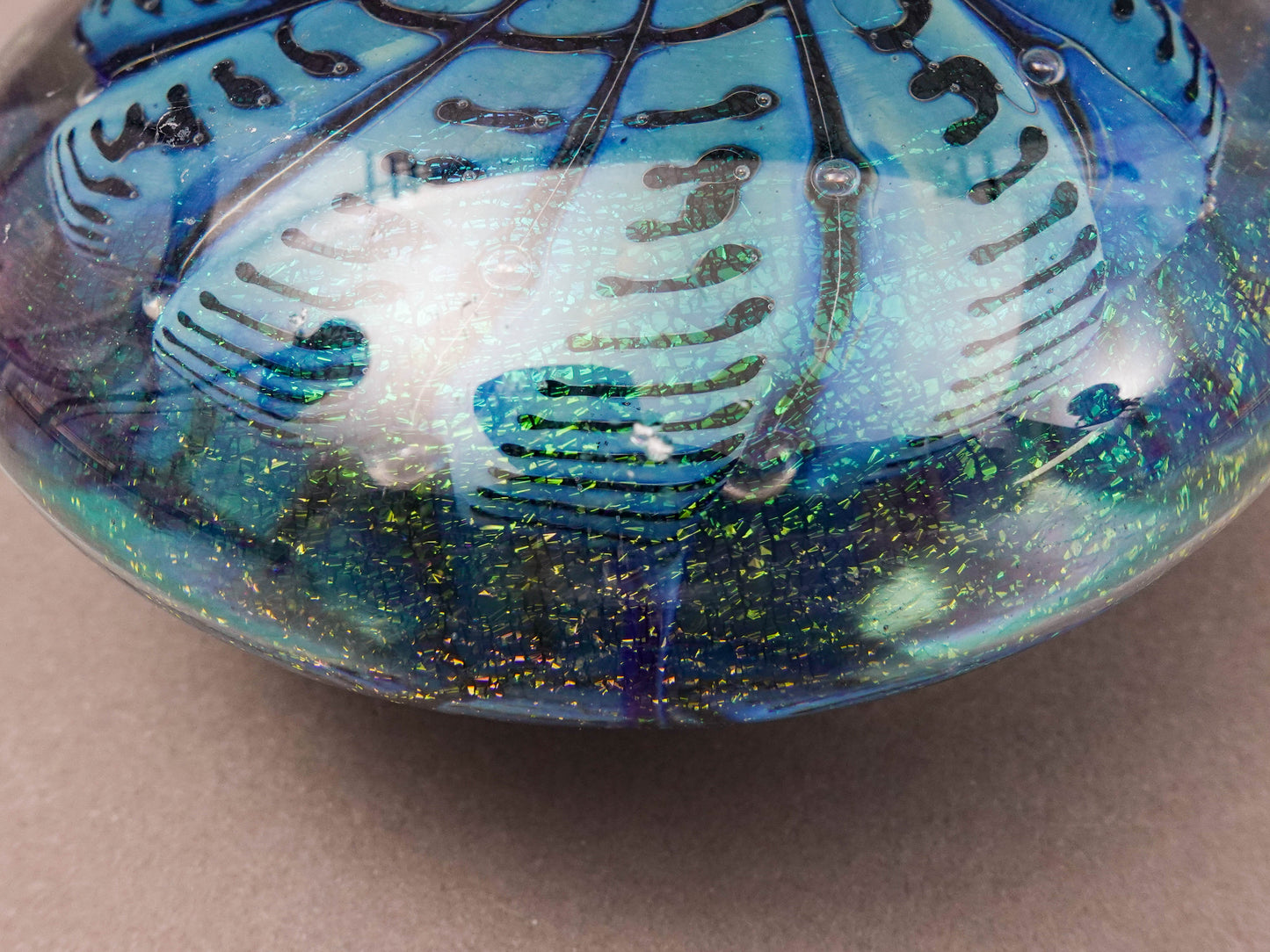 Robert Eickholt 1993 DNA Abstract Dichroic Iridescent Swirl Paperweight (Read)