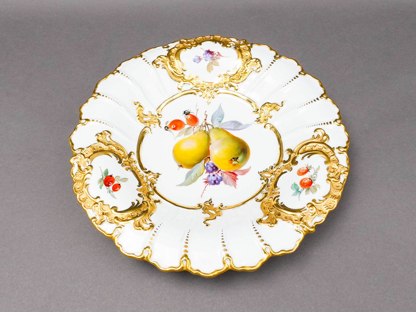 Meissen Antique Gold Gild Fruit Porcelain Centerpiece Serving Bowl Cabinet Plate
