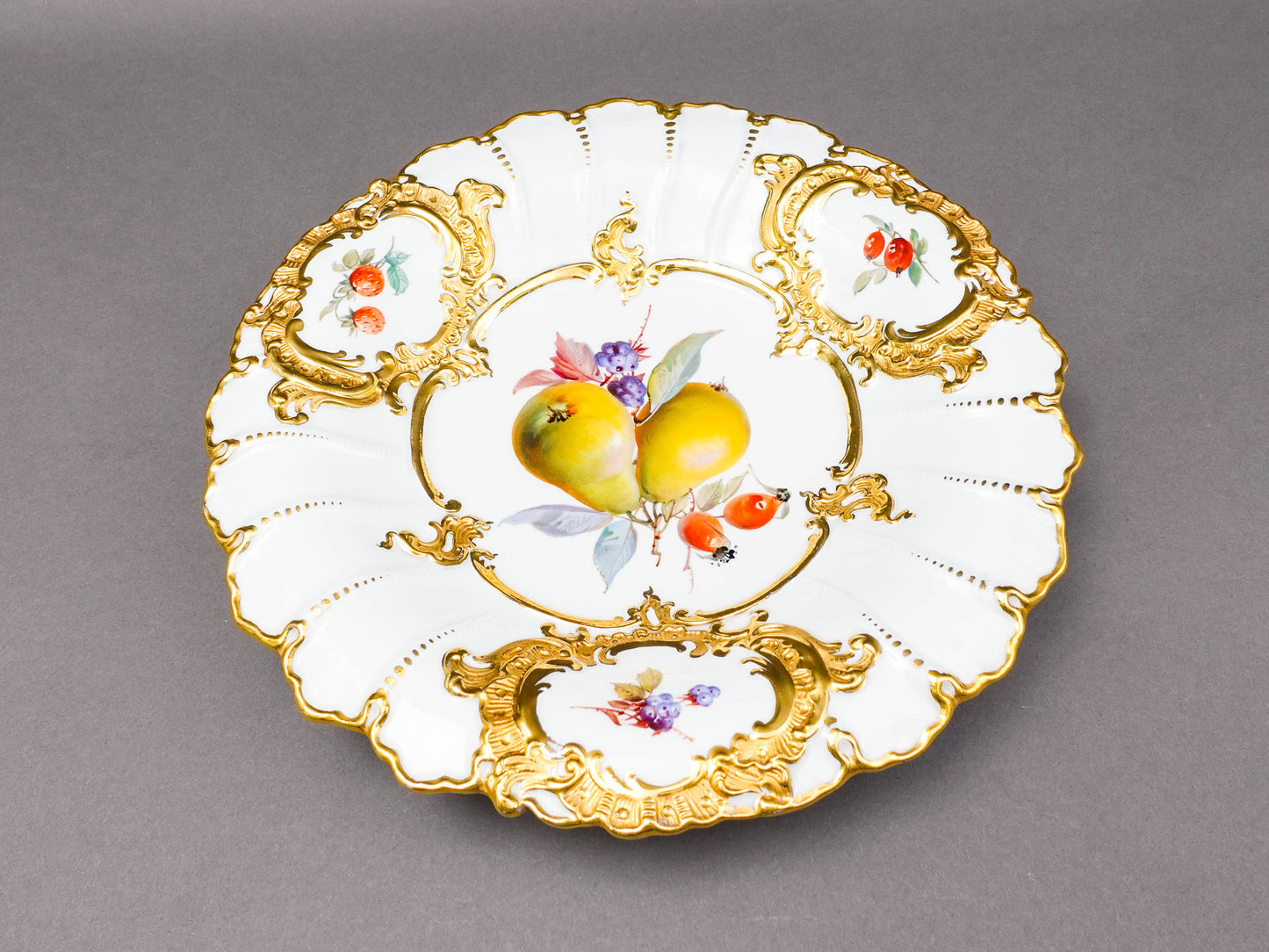 Meissen Antique Gold Gild Fruit Porcelain Centerpiece Serving Bowl Cabinet Plate