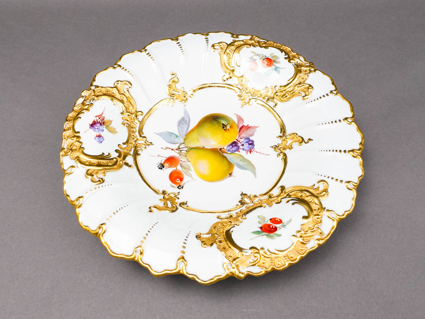 Meissen Antique Gold Gild Fruit Porcelain Centerpiece Serving Bowl Cabinet Plate