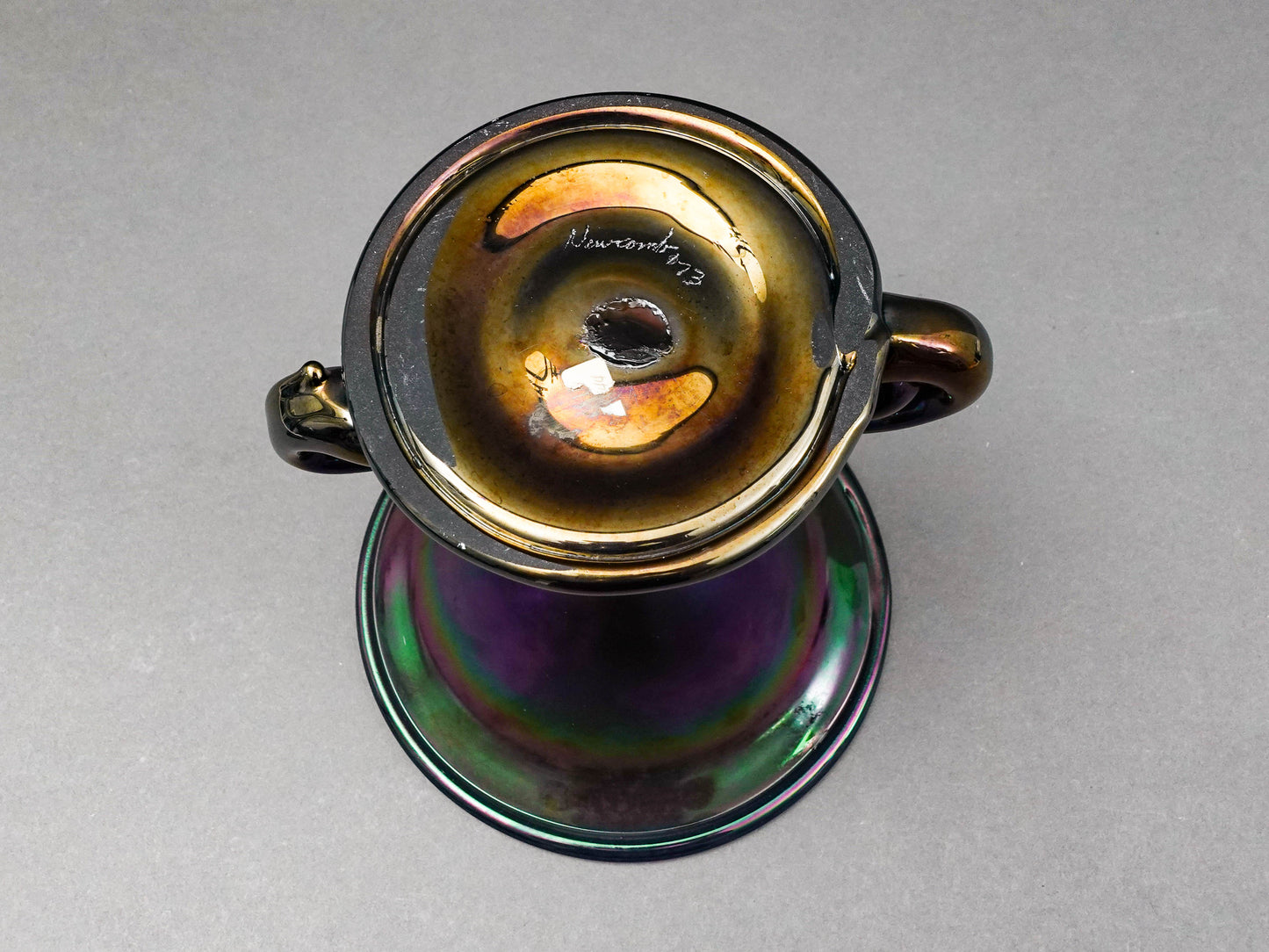Kim Newcomb 1973 Signed Iridescent Art Glass Vase Pedestal Bowl Compote