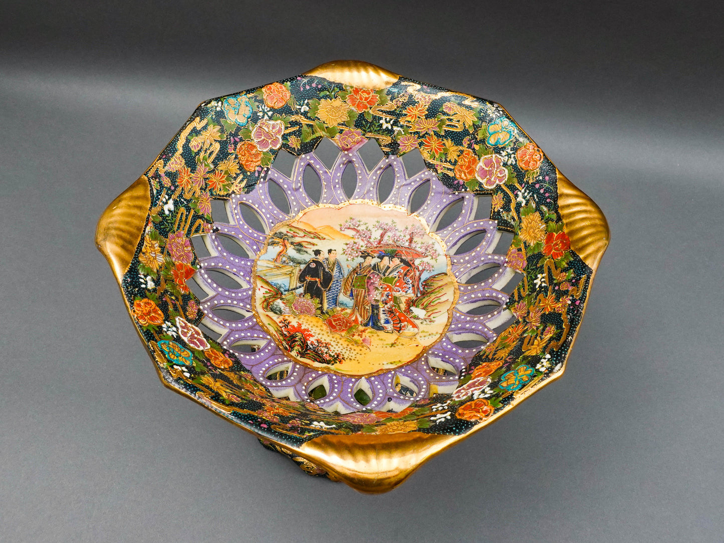 Royal Satsuma Handpainted Moriage Reticulated Pedestal Centerpiece Bowl Compote