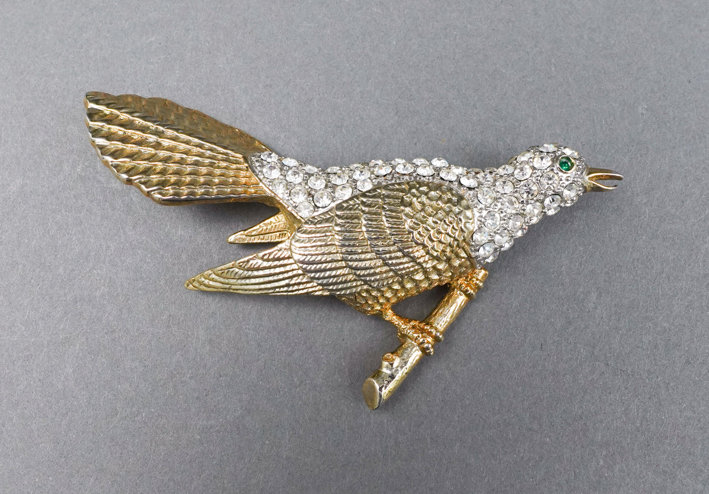 Unsigned Large Gold Tone Pave Rhinestone Bird On Perch Pin Brooch 3 7/8"