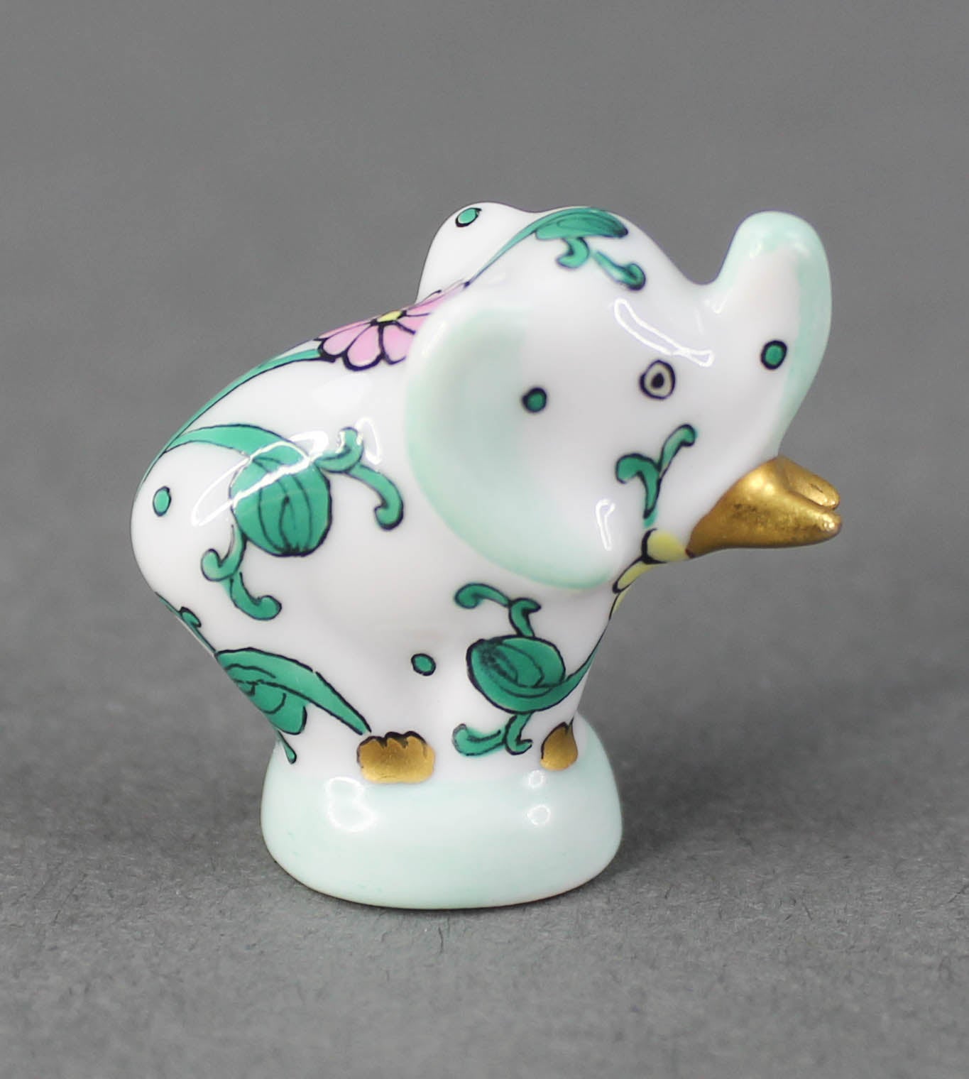 Herend Figurine Miniature Elephant Siang Blanc SBC Collection White Dynasty