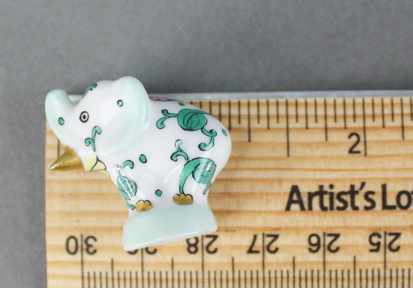 Herend Figurine Miniature Elephant Siang Blanc SBC Collection White Dynasty